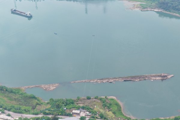 专业股票配资价格 重庆：无人机新技术助力电力跨长江放线施工(3)